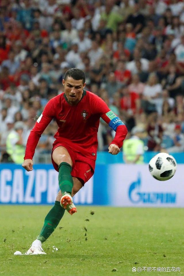 C罗官方宣布重要助攻新规，日本队引发争议！赛场气氛高涨