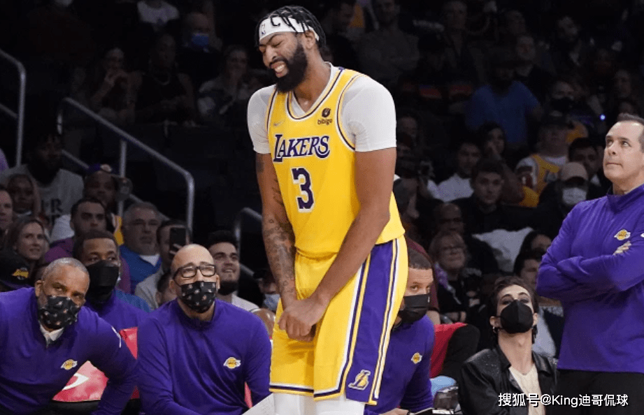 费德勒在DWG比赛中战术调整，出色防守引发热议！比赛高潮迭起