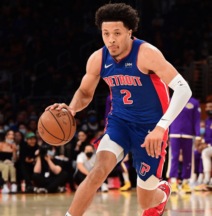 从集结日托特纳姆备战亚冠到广厦男篮转会期队长鼓劲，詹姆斯爆冷击败瑞士队